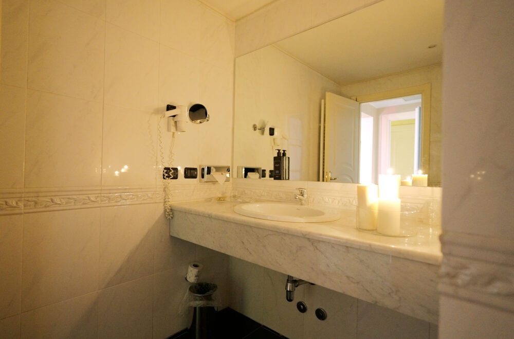 Hotel a Pavia con vasca idromassaggio doppia. Suite Hotel Del Duca