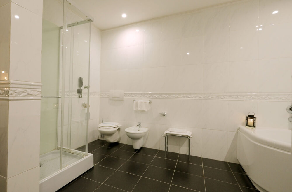 Hotel a Pavia con vasca idromassaggio doppia. Suite Hotel Del Duca