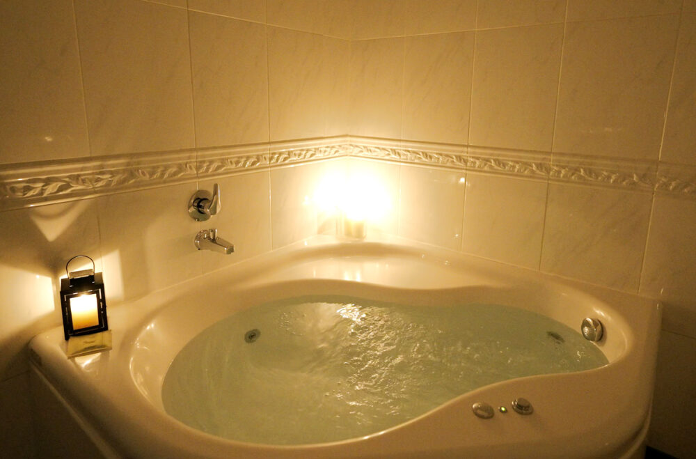 Hotel a Pavia con vasca idromassaggio doppia. Suite Hotel Del Duca