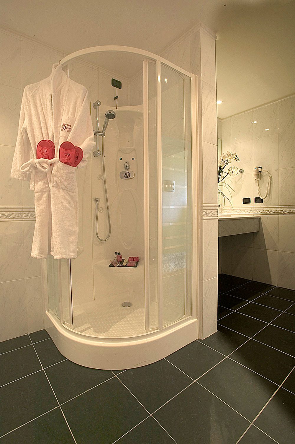 Hotel a Pavia con vasca idromassaggio doppia. Suite Hotel Del Duca