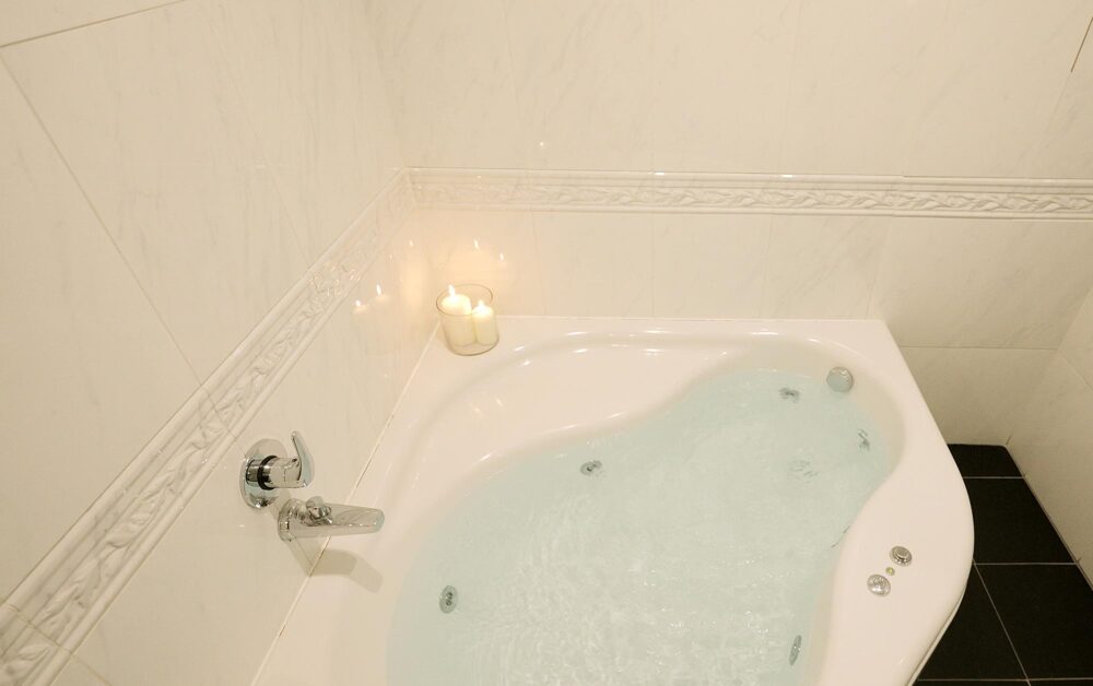 Hotel a Pavia con vasca idromassaggio doppia. Suite Hotel Del Duca